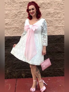 Vintage Cream Lace Women’s Babydoll Dress with Pink Bow Accent